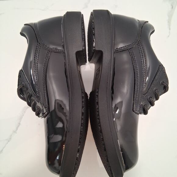 TUGS! Oxford Slip Resistant Patent Leather Women NWOT Black Size-8.5M - Picture 5 of 8